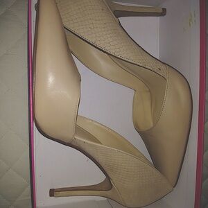 Vince Camuto nwt women’s size 10